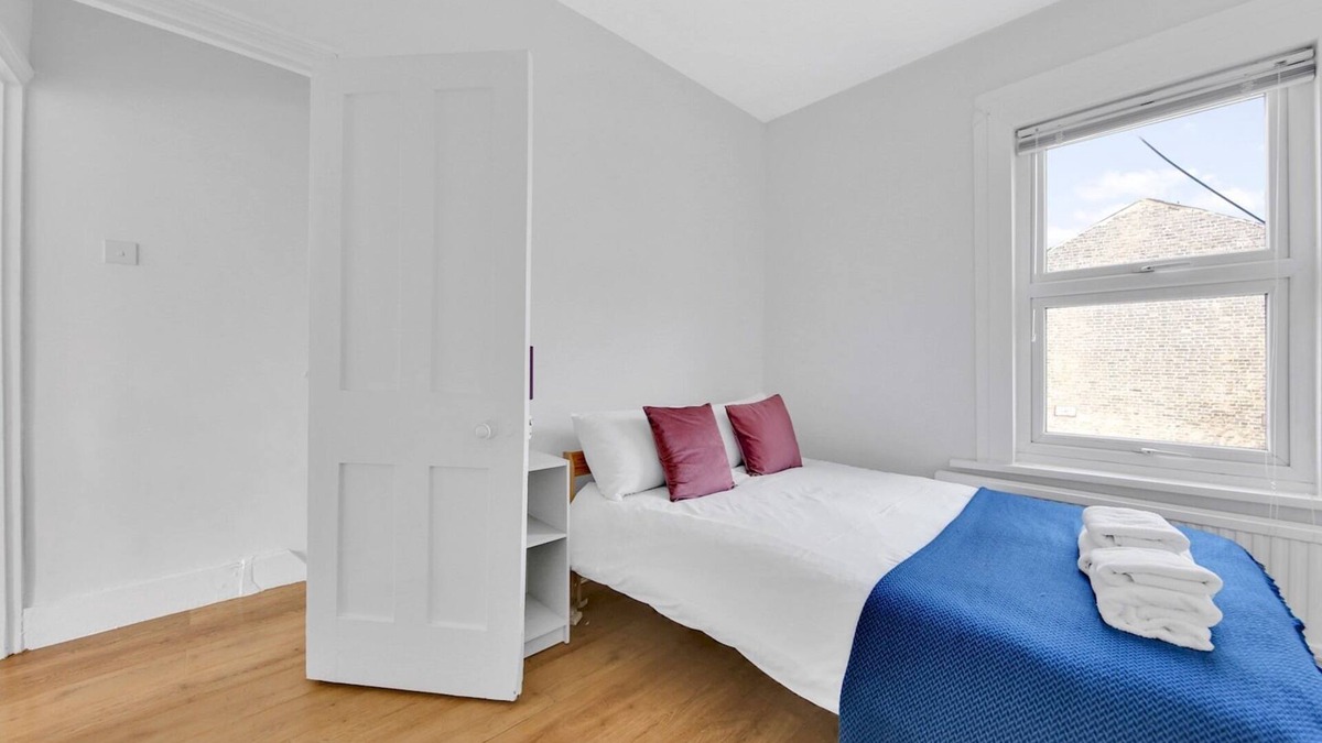 Stratford House | Pass the Keys | Bright & budget friendly 3Bed Home | Garden | Pet-Friendly