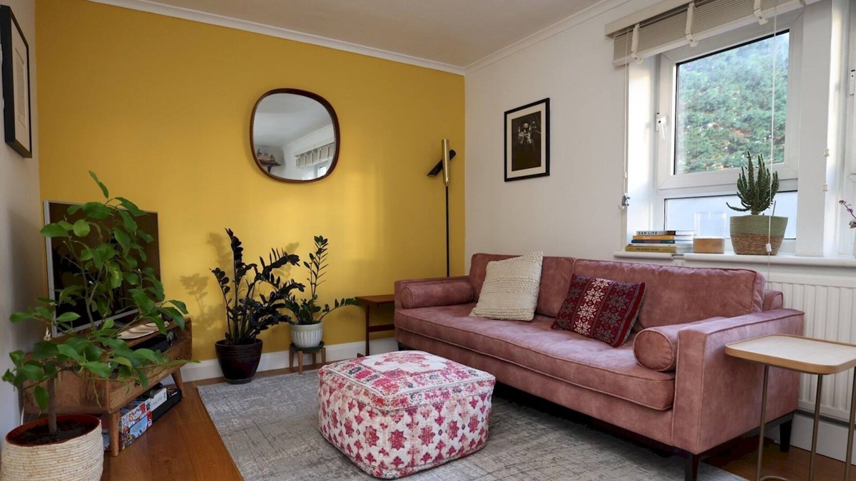 Stratford and New Town Apartment | Pass the Keys | Bright London Base Near Westfield & Tube
