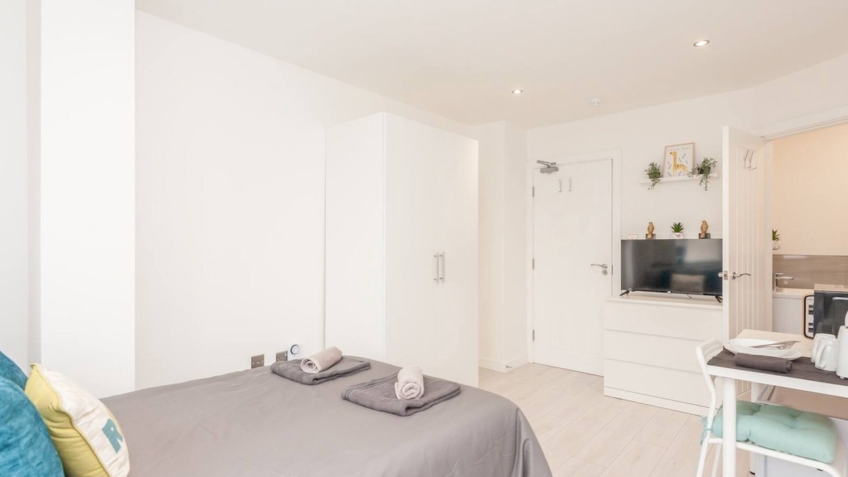 Burnley Apartment | Pass the Keys | Burnley Central Hub Couples Choice
