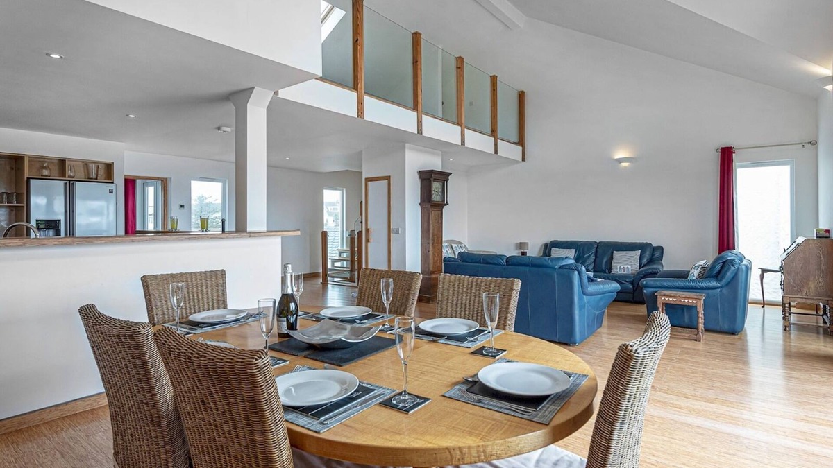 Rhosneigr House | Pass the Keys | Celyn Y Mor Stunning Rhosneigr Family Beach House
