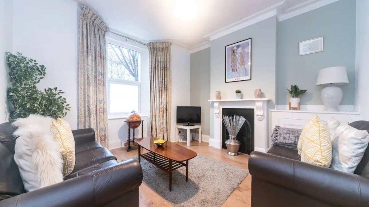 Battersea House | Pass the Keys | Characterful Victorian Home Near Central London