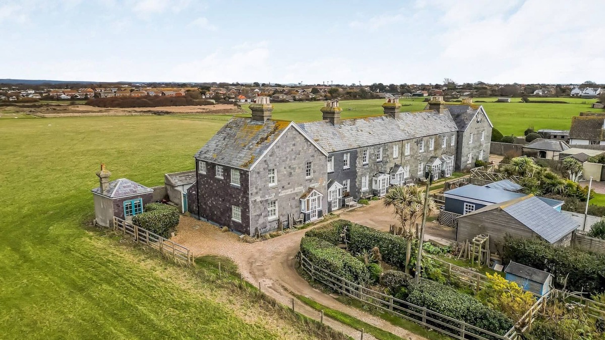 Selsey House | Pass the Keys | Charming Old Coastguards Cottage