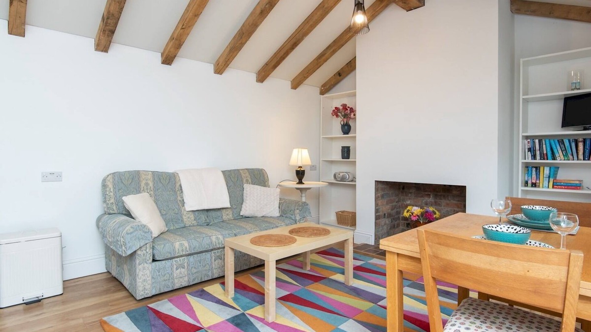 Combe Down House | Pass the Keys | Charming Garden cottage with parking