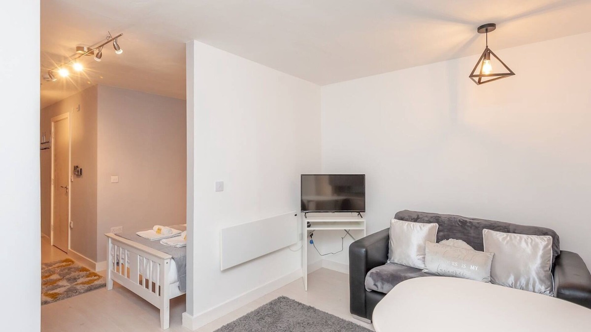 Holbeck Apartment | Pass the Keys | City Centre Haven