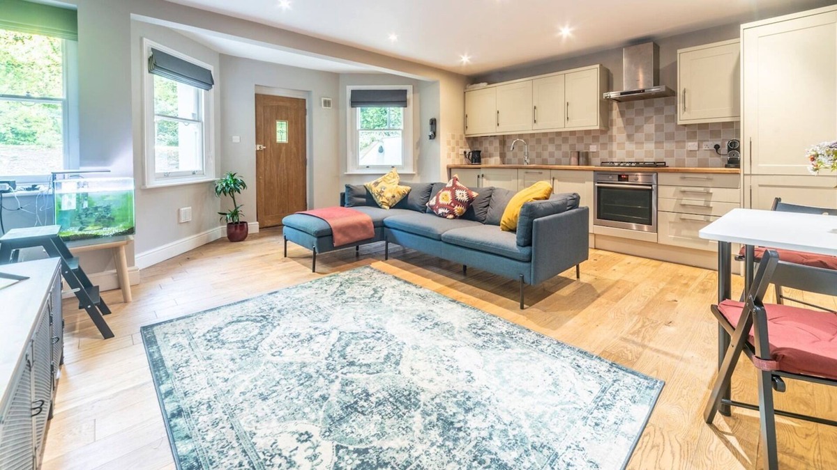 Surbiton Hill Apartment | Pass the Keys | Comfy Apartment With Garden And Free Parking