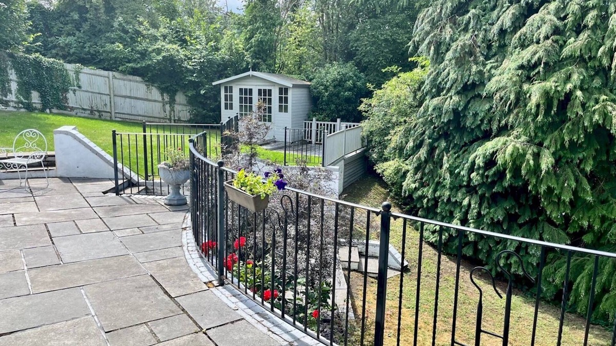 Rickmansworth Apartment | Pass the Keys | Cosy one bed flat with parking and scenic views