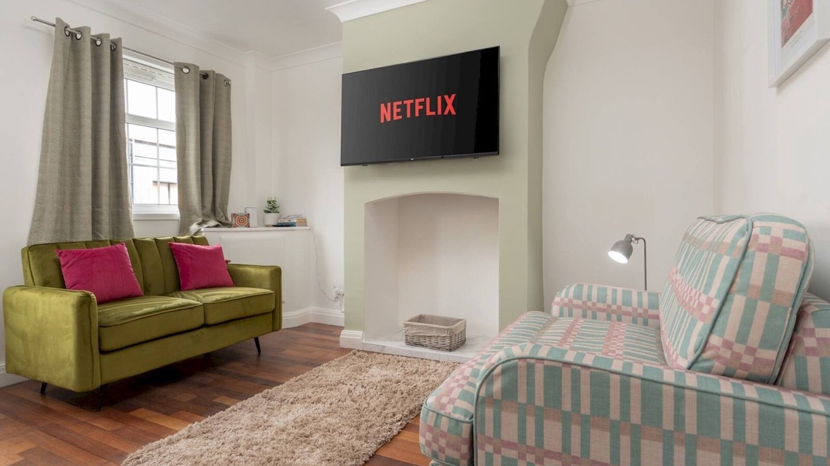 Knotty Ash House | Pass the Keys | Cosy Liverpool Home. WiFi Parking Nr Alder Hey