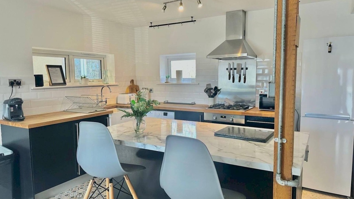 Crynant House | Pass the Keys | Family home walking distance to beach/Pet friendly