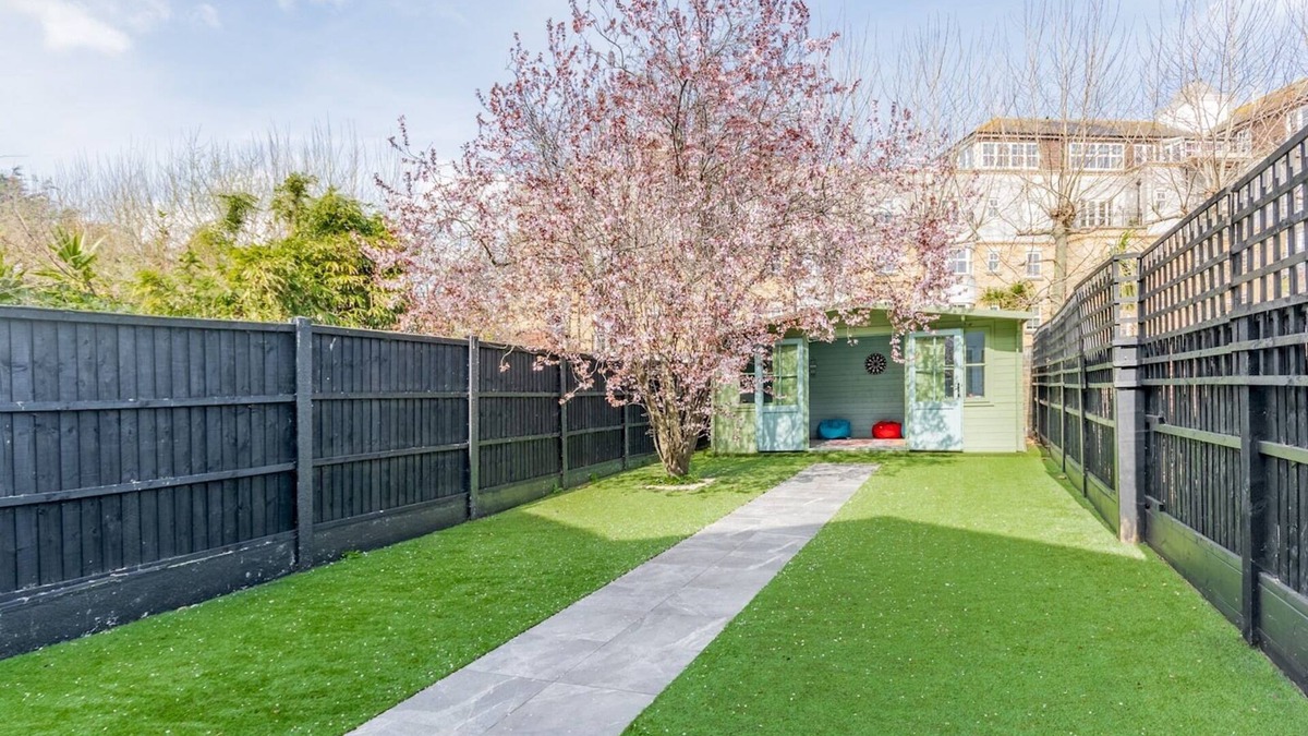 Southend-on-Sea House | Pass the Keys |4-Bedroom Seafront House in Southend | Sea Views