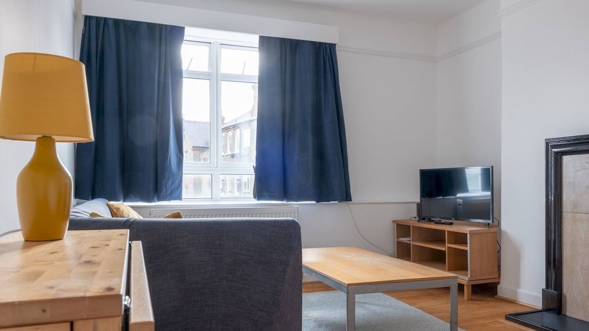 Brondesbury Apartment | Pass the Keys | Kilburn Cosy Apartment