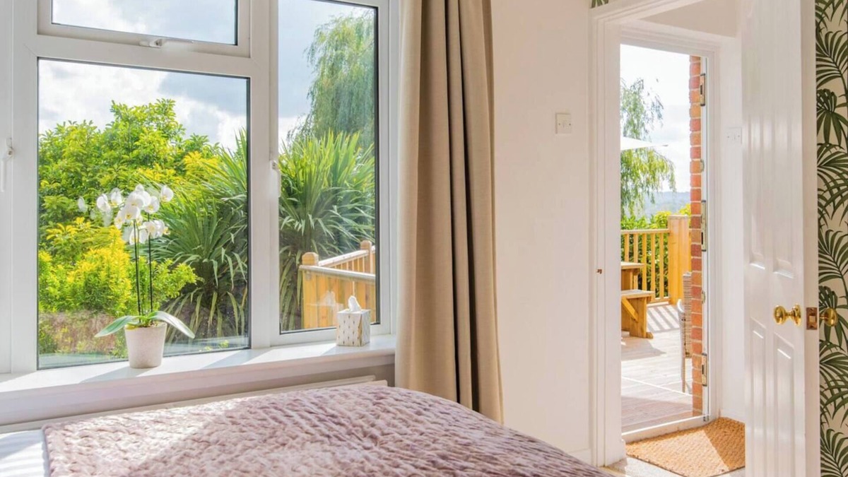 Glastonbury House | Pass the Keys | Large Luxury Glastonbury House, Stunning views!