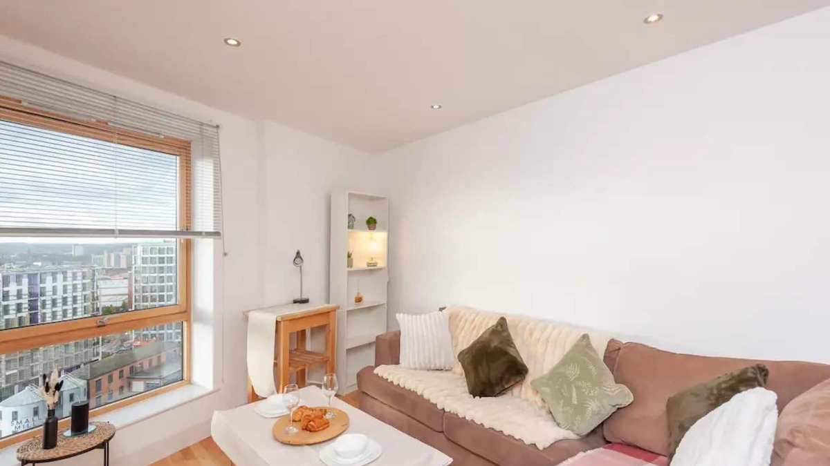 Leeds Apartment | Pass the Keys | Leeds Dock - Perfect for Couples - Amazing Views