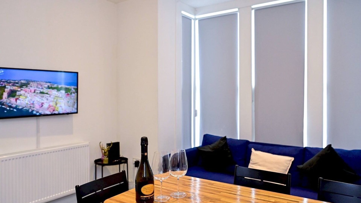 Caerau Apartment | Pass the Keys | Llandaff - Modern, Bright & Central w/Parking