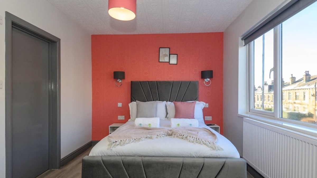 Leeds Apartment | Pass the Keys Love Blooms in Lower Wortley - Couples Hideout with a Shared Kitchen