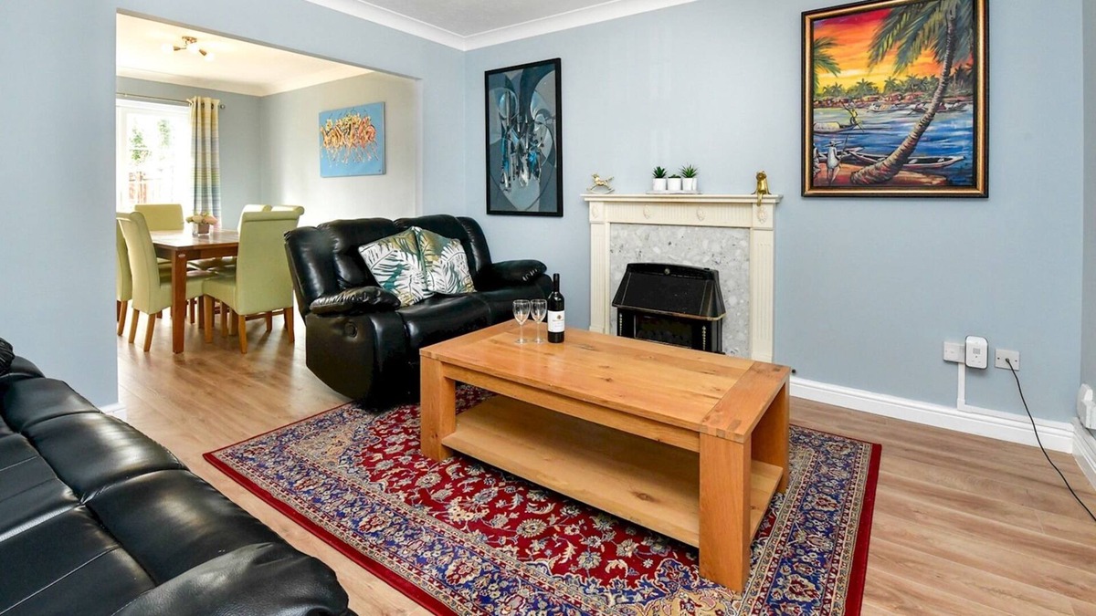 Ely House | Pass the Keys | Lovely 3 Bed House with Parking