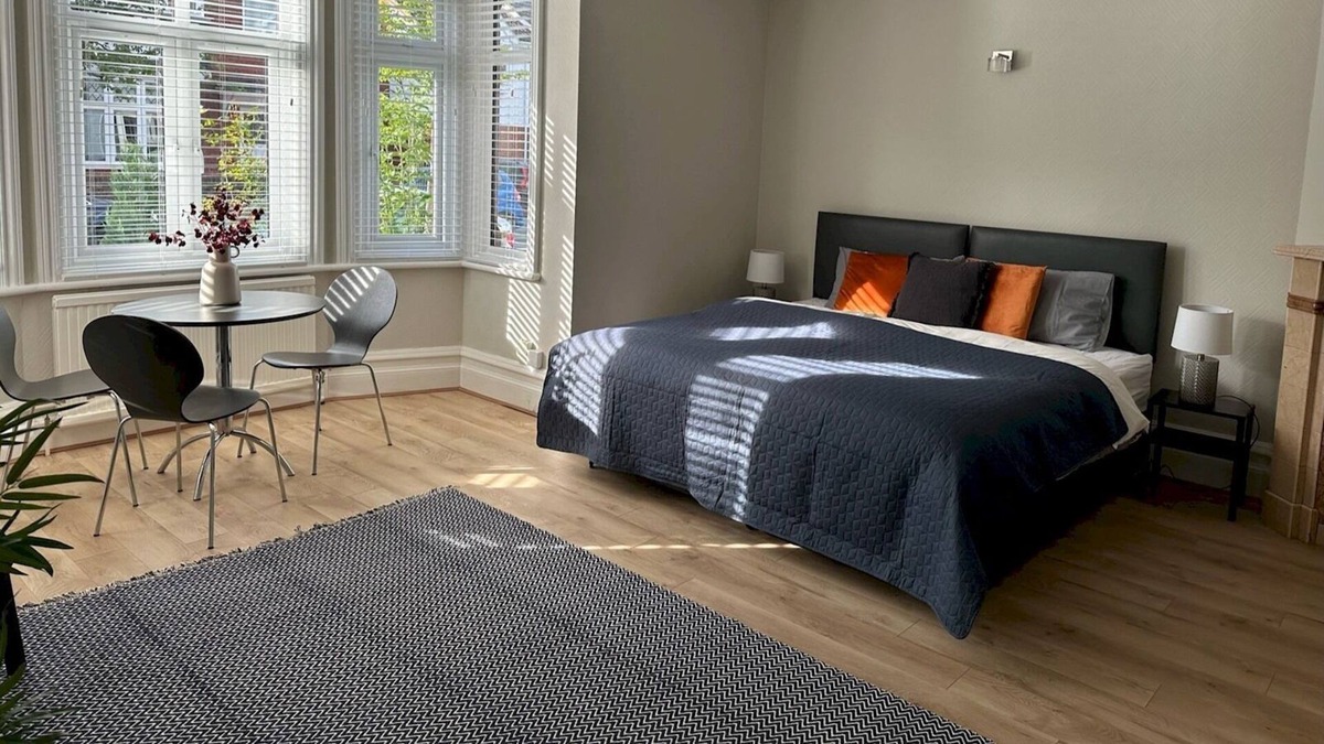 Watford House | Pass the Keys | Modern Spacious 2 Bed Flat in Central Watford