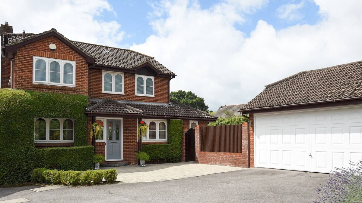 Wickham House | Pass the Keys | New Beautiful Meon Valley Family Home Sleeps6