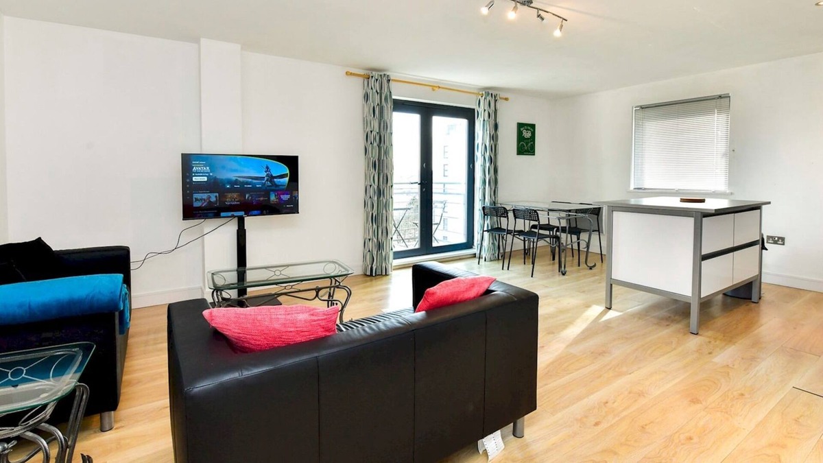 Atlantic Wharf Apartment | Pass the Keys | Perfectly Located 2 Bed Flat