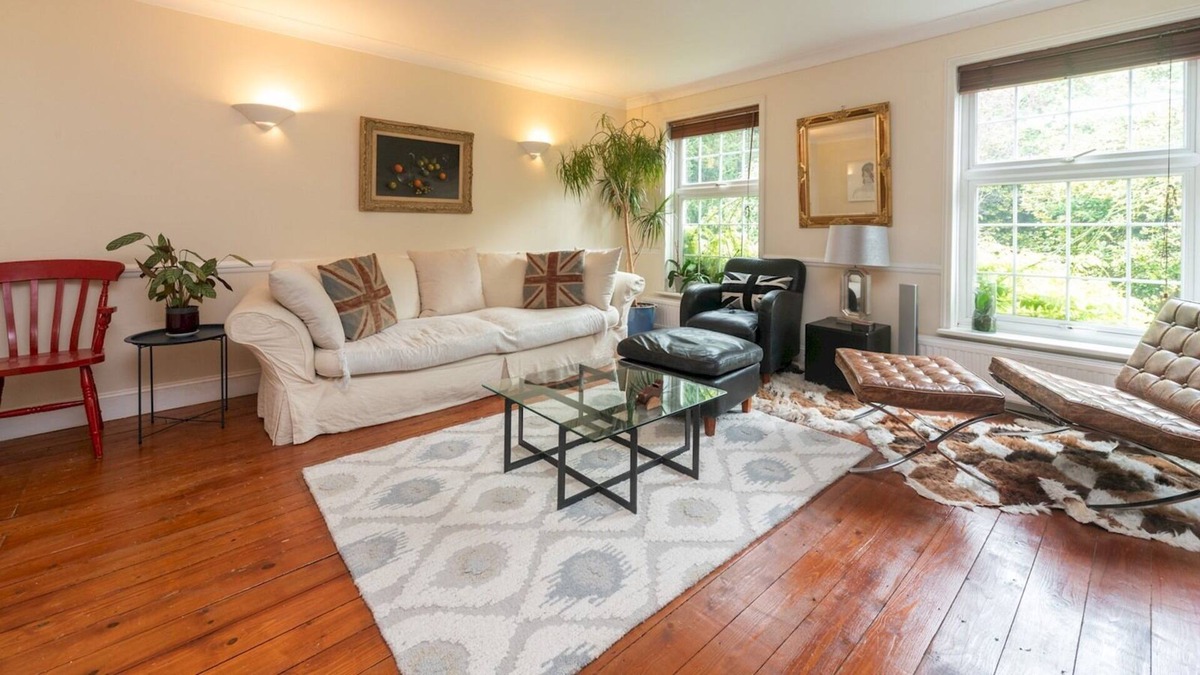 Coombe Hill House | Pass the Keys | Pretty house near Richmond Park