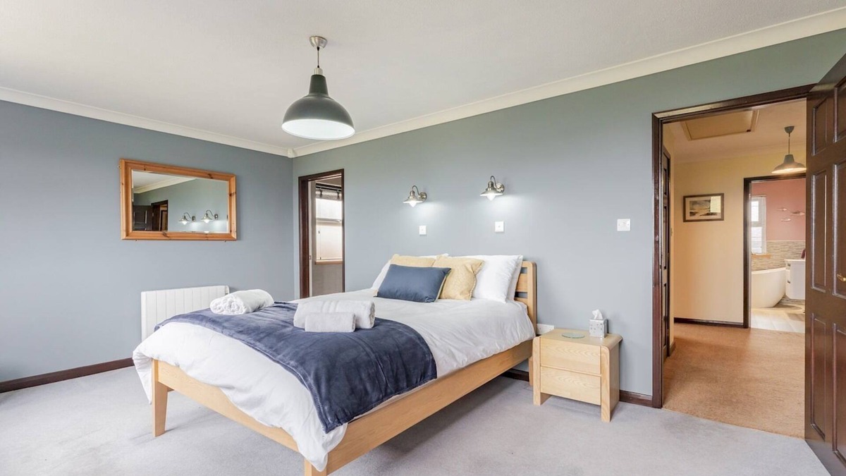 Irstead House | Pass the Keys | Seaside retreat