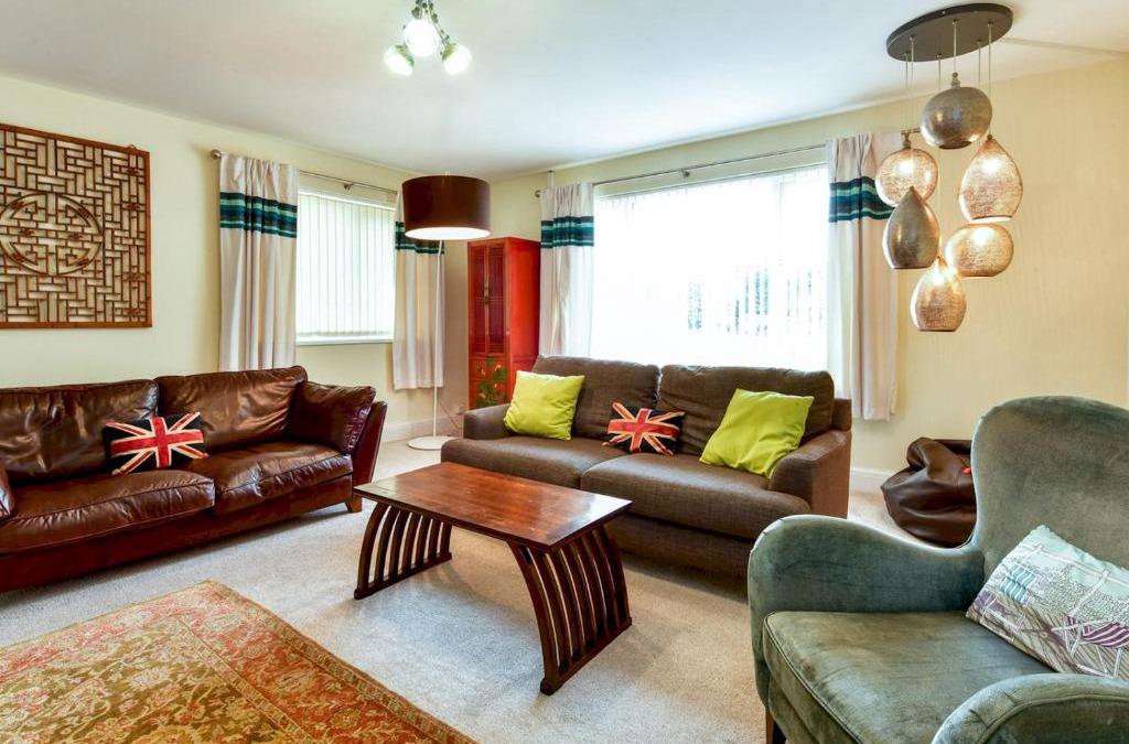 Barry House | Pass the Keys Spacious 4 Bedroom home with Parking Garden
