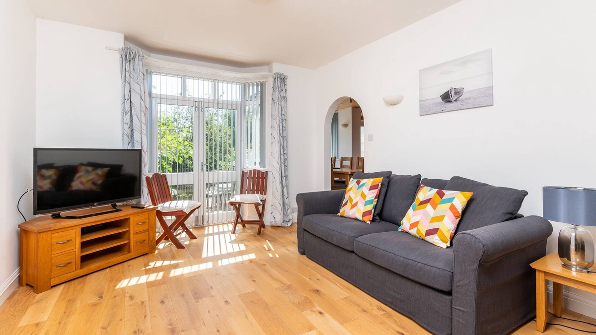 Heworth House | Pass the Keys | Spacious Family Home with Orchard
