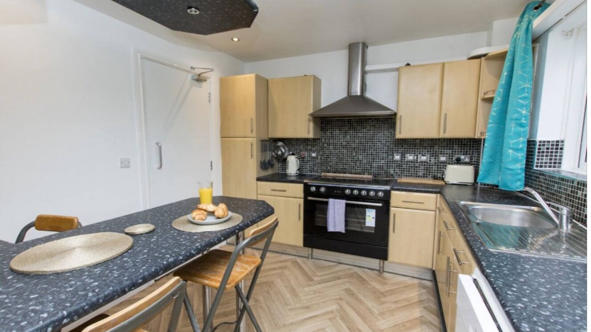 Edgbaston House | Pass the Keys | Stunning 5 Bedroom House