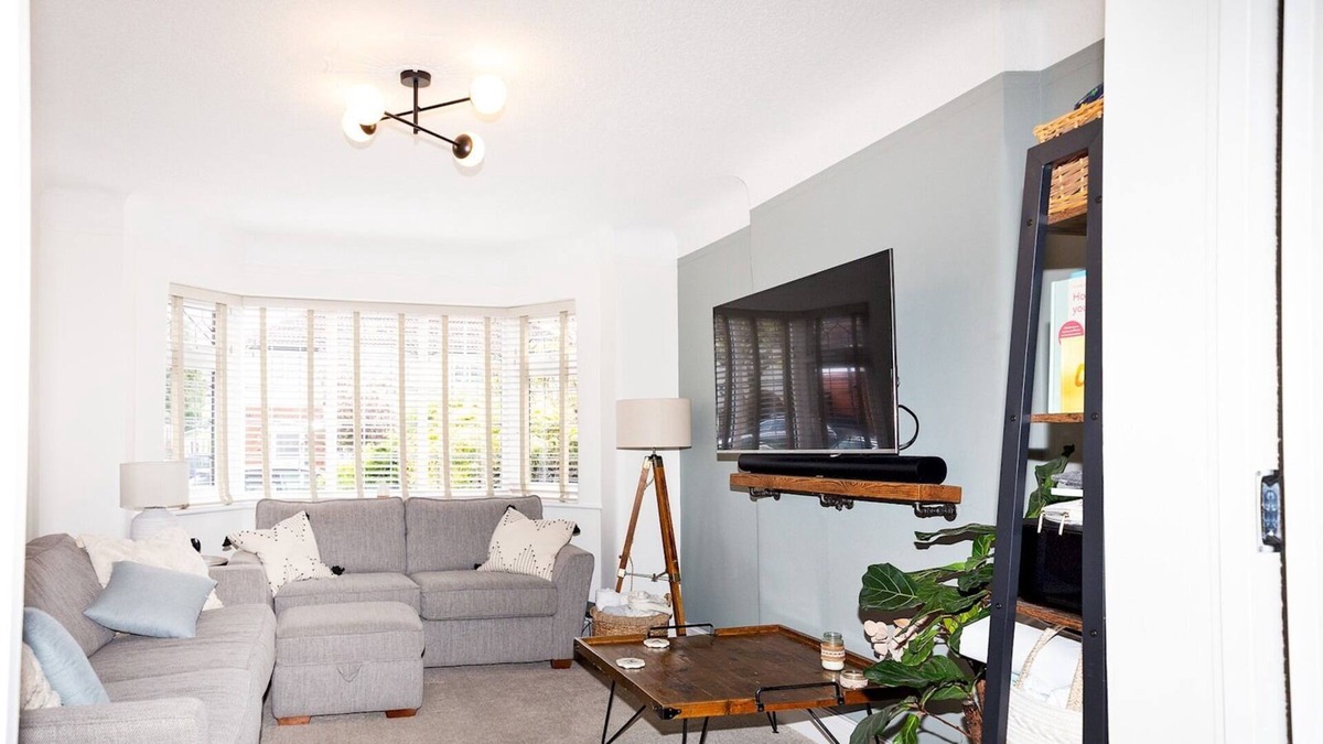 Didsbury House | Pass the Keys | Stunning home near Didsbury Village