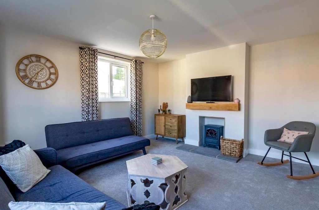 Bridgwater House | Pass the Keys Stunning 3 Bedroom Home with Free Parking