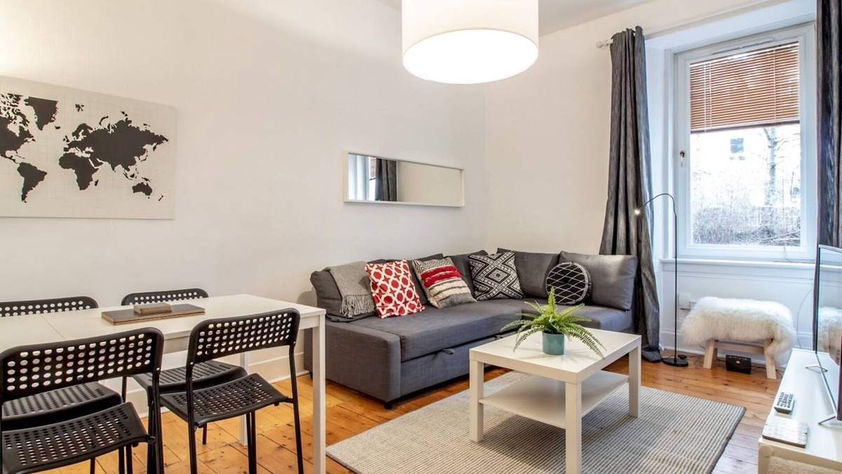 Dalry Apartment | Pass the Keys | Stylish & Charming Retreat for 2- Near the City Centre and Murrayfield Stadium!