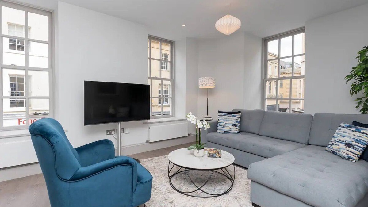 Bath City Centre Apartment | Pass the Keys | Stylish 2-bed apartment in the heart of Bath.