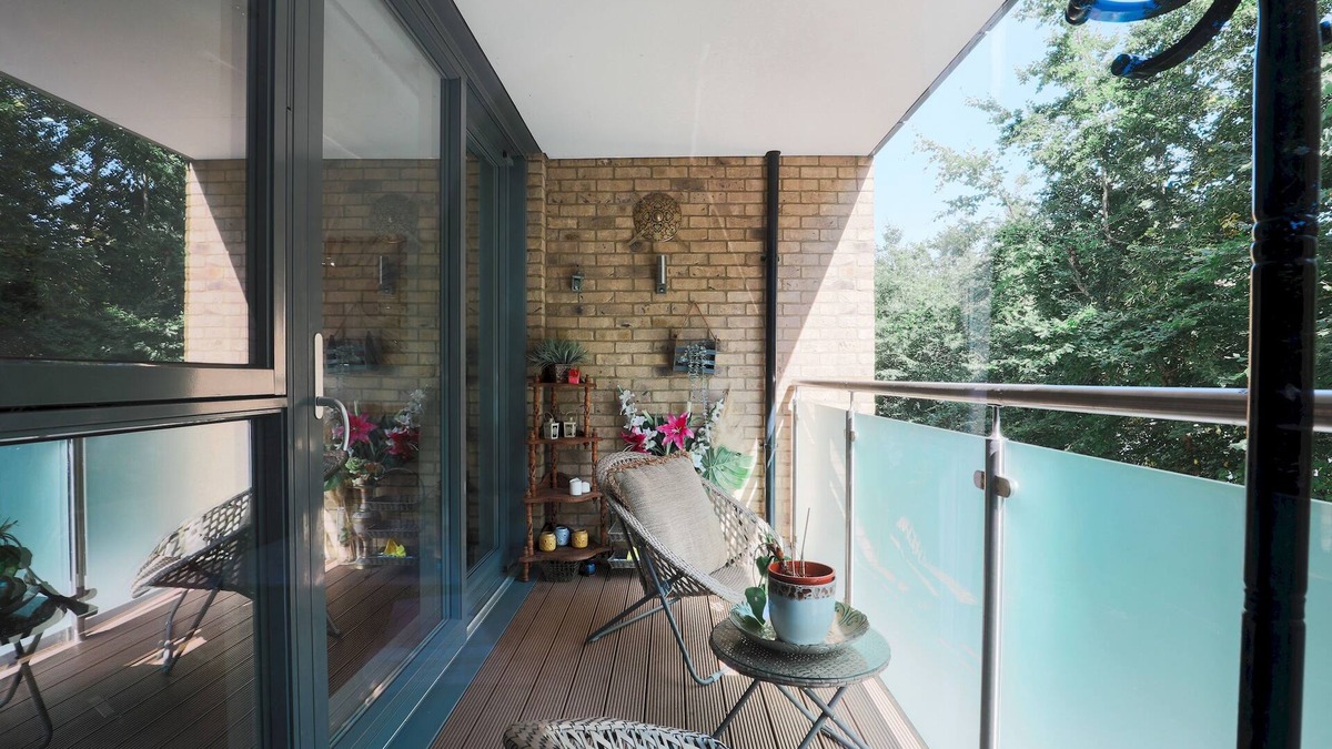 Kew Apartment | Pass the Keys | Stylish Designer Balcony Apartment in Kew