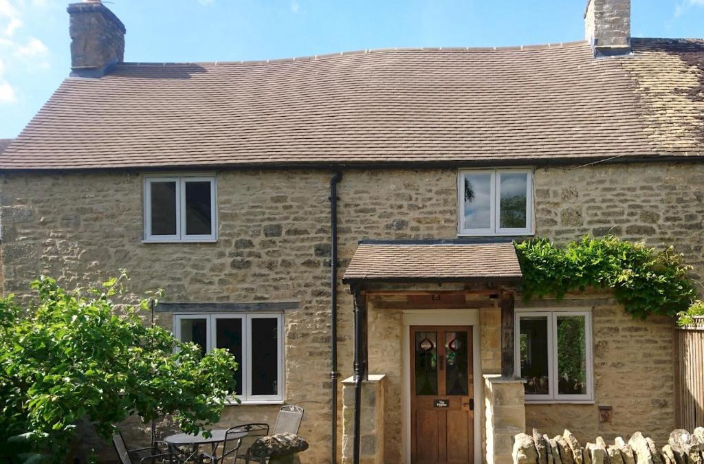 Stow-on-the-Wold House | Pass the Keys The Pippins a Cotswold cottage and garden parking