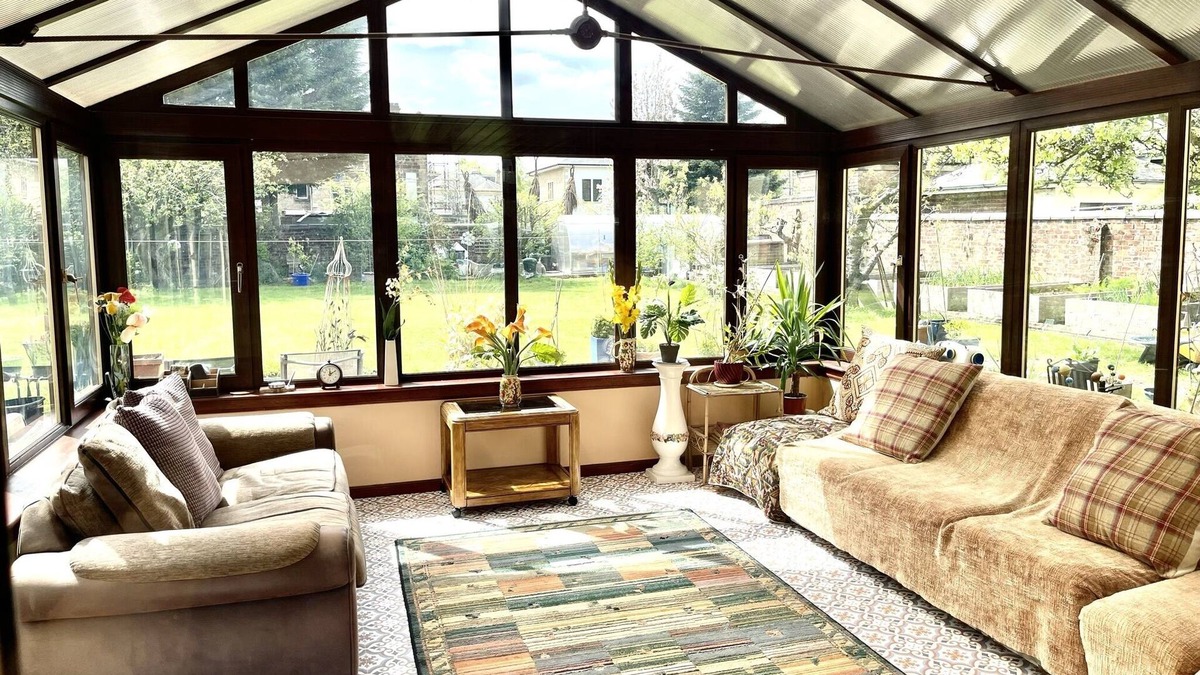 Pollokshields House | Pass the Keys | Traditional 5 Bed Bellahouston Glasgow Sleeps 10