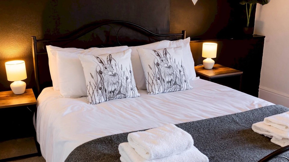 Wilton House | Pass the Keys | Warm Welcoming Countryside Home