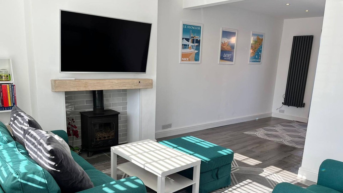 Hoylake House | Pass the Keys | Well located 2 bedroom home Beautifully decorated