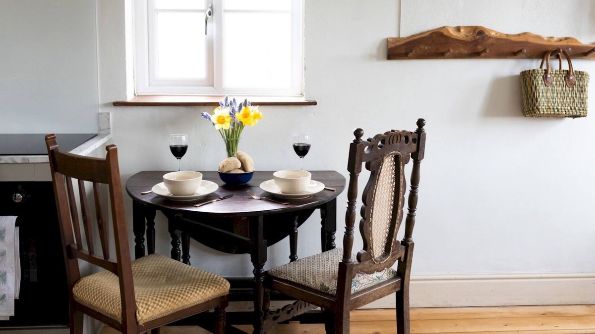 Pentrefelin House | Pass the Keys | Y Beudy, Glanddu