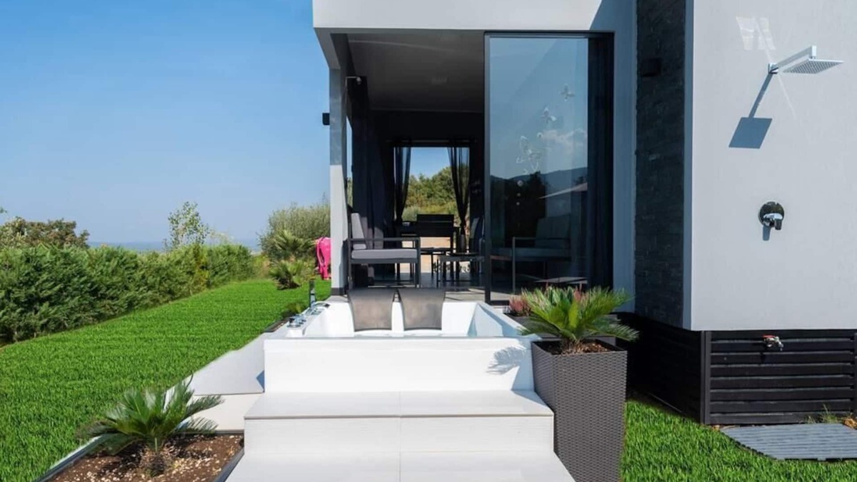 Scarlino Apartment | Passion Suite with Garden and Whirlpool