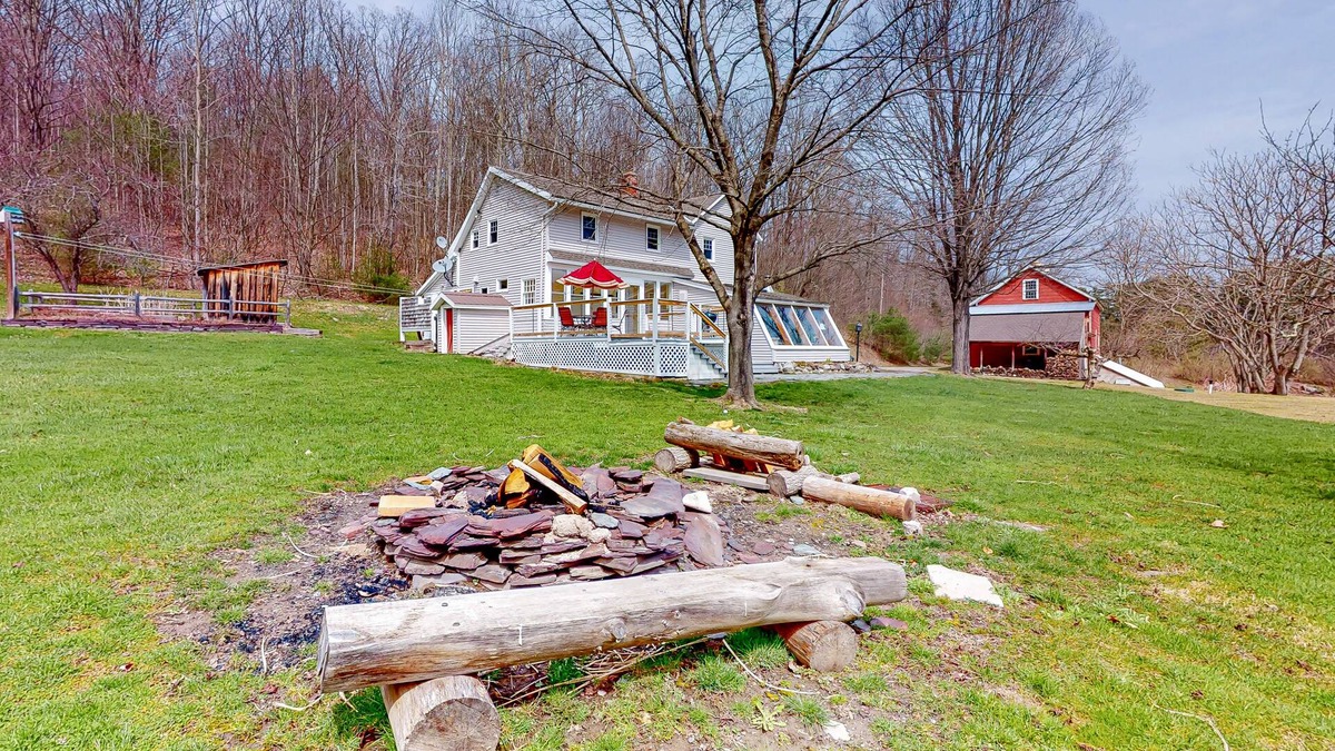 Fair Haven House | Pastoral, dog-friendly home surrounded by lush woodland with free WiFi & firepit