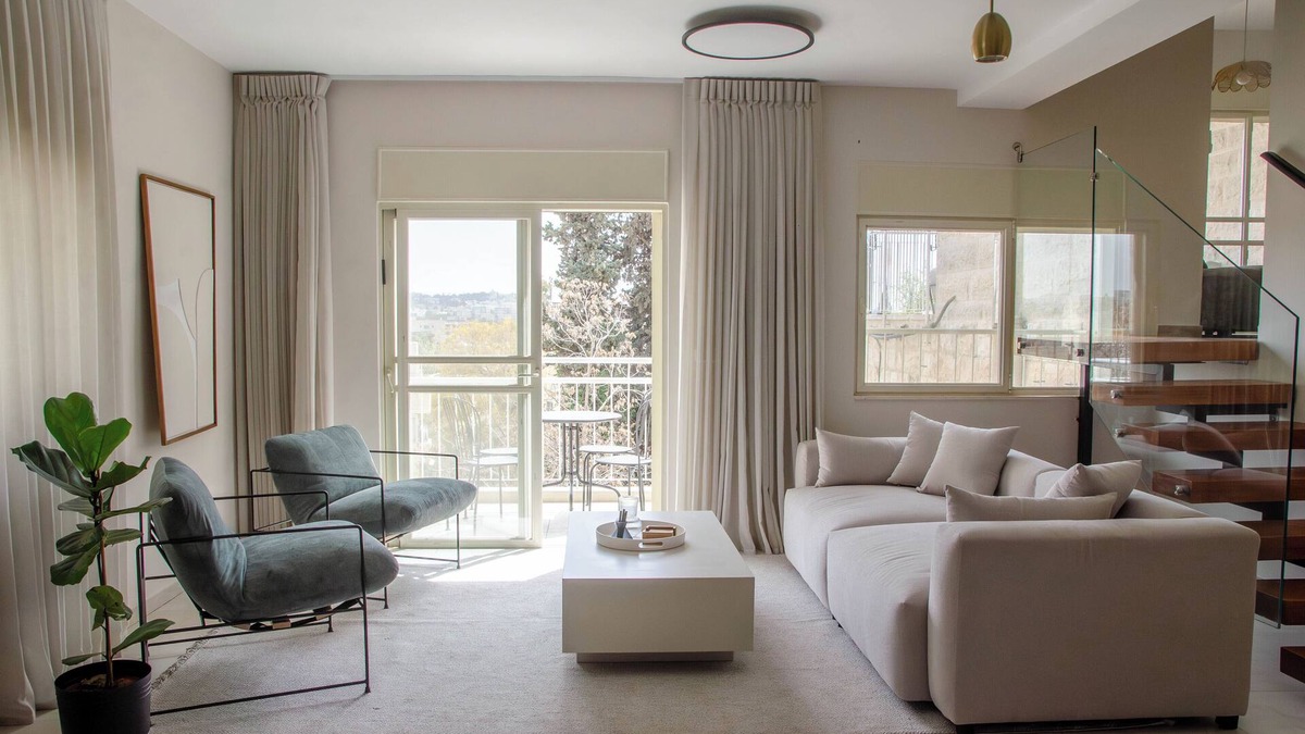 Katamon Apartment | Pastoral Old Katamon Penthouse with tons of sunlight and room for family!