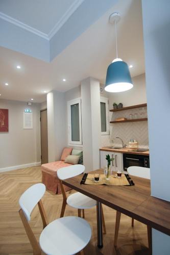 Kypseli Apartment | Patio Apartment near metro & Acropolis