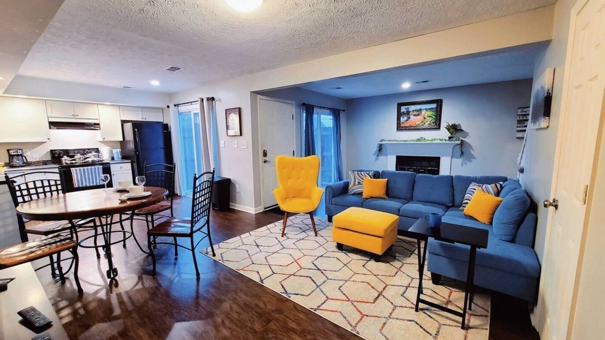 Lexington Apartment | Patio, Balcony, Close to Mall, and Pet Friendly 2-Bedroom