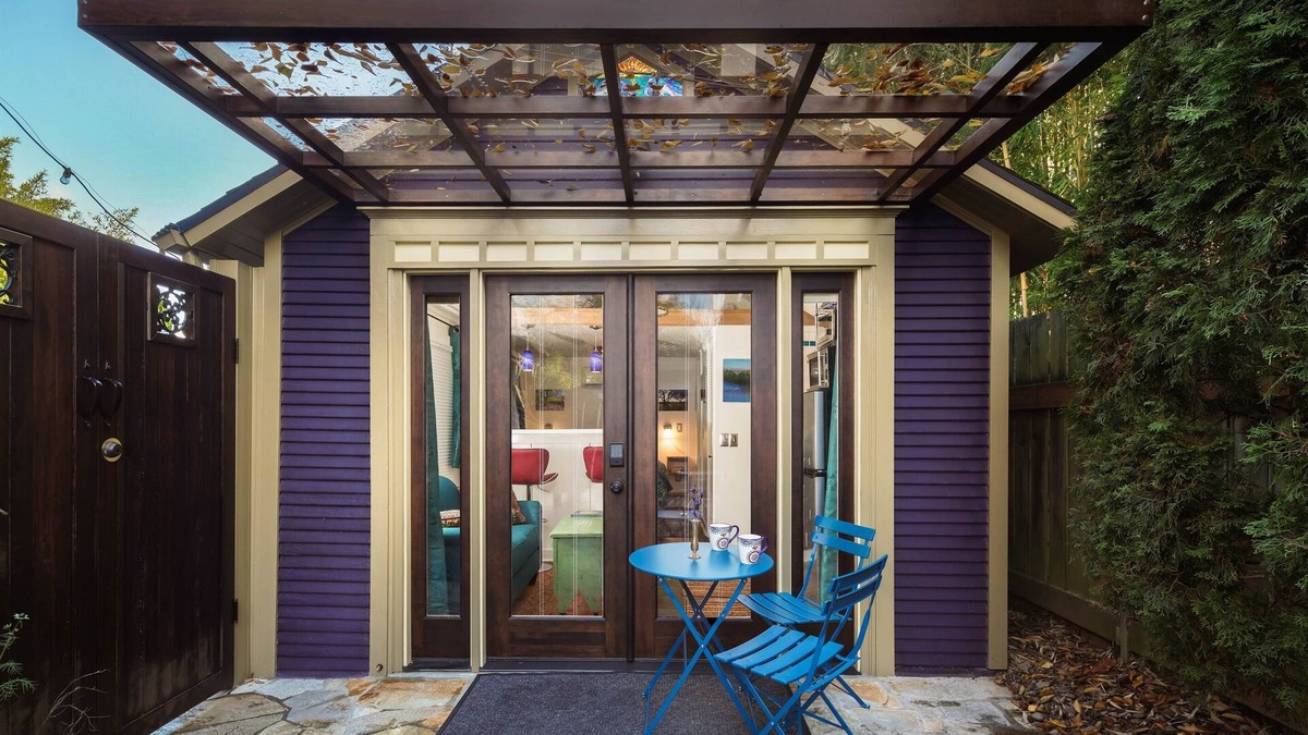 King Cottage | Patio Cottage for 1-2 w/kitchen & gas firepit