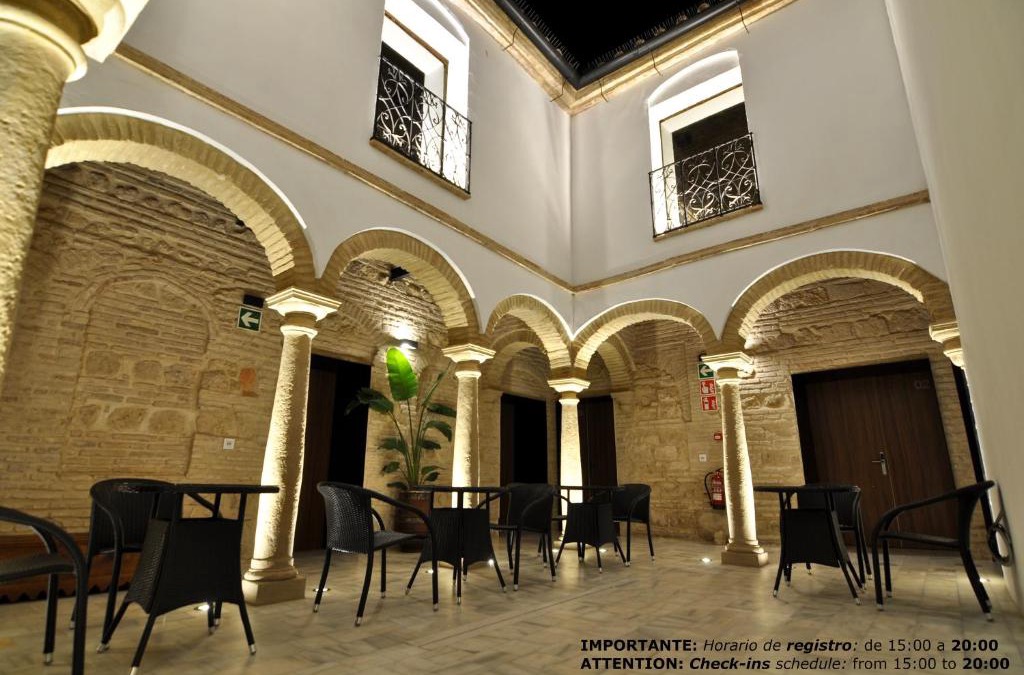 La Trinidad-San Juan y Todos los Santos House | Patios del Orfebre