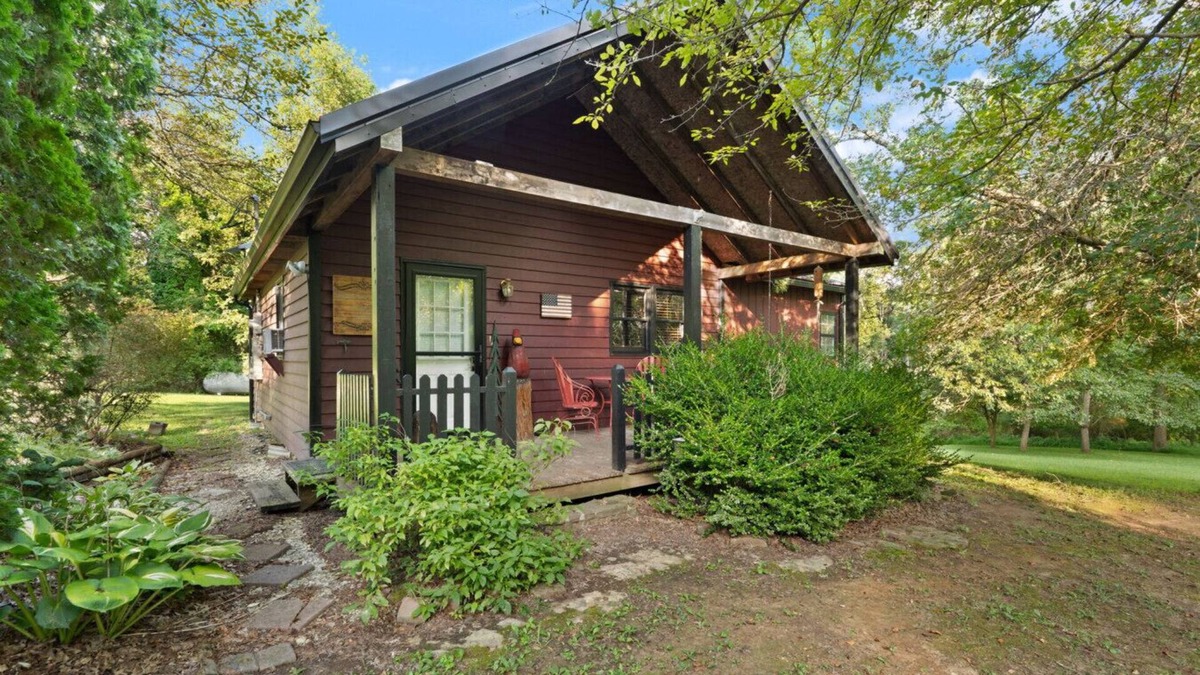 Birdseye Cabin | Patoka Lake, Stones Throw Cabin