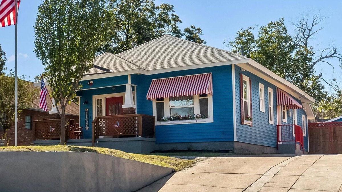 Fort Worth House | Patriot Outpost - Sleeps 8 - Just 3/4 Mile from Stockyards! TCU close by