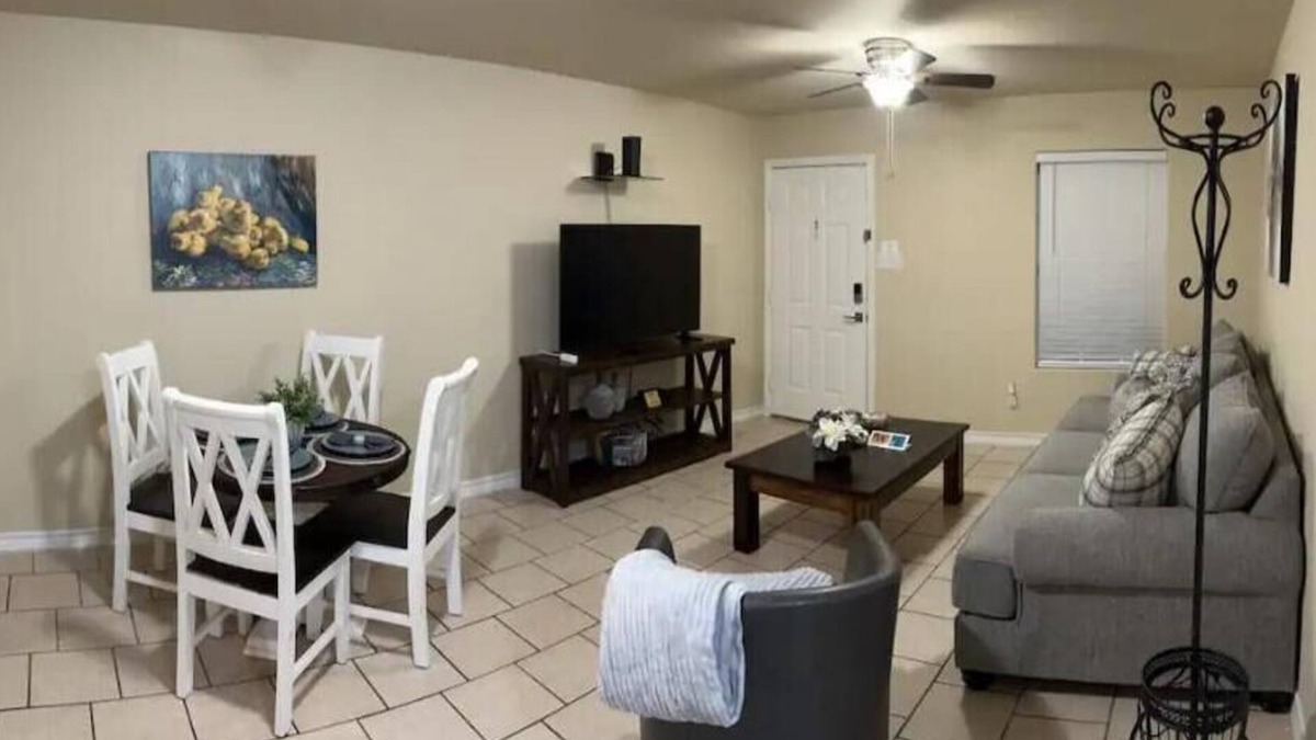 Eastern Division Apartment | Patsy's Get Away