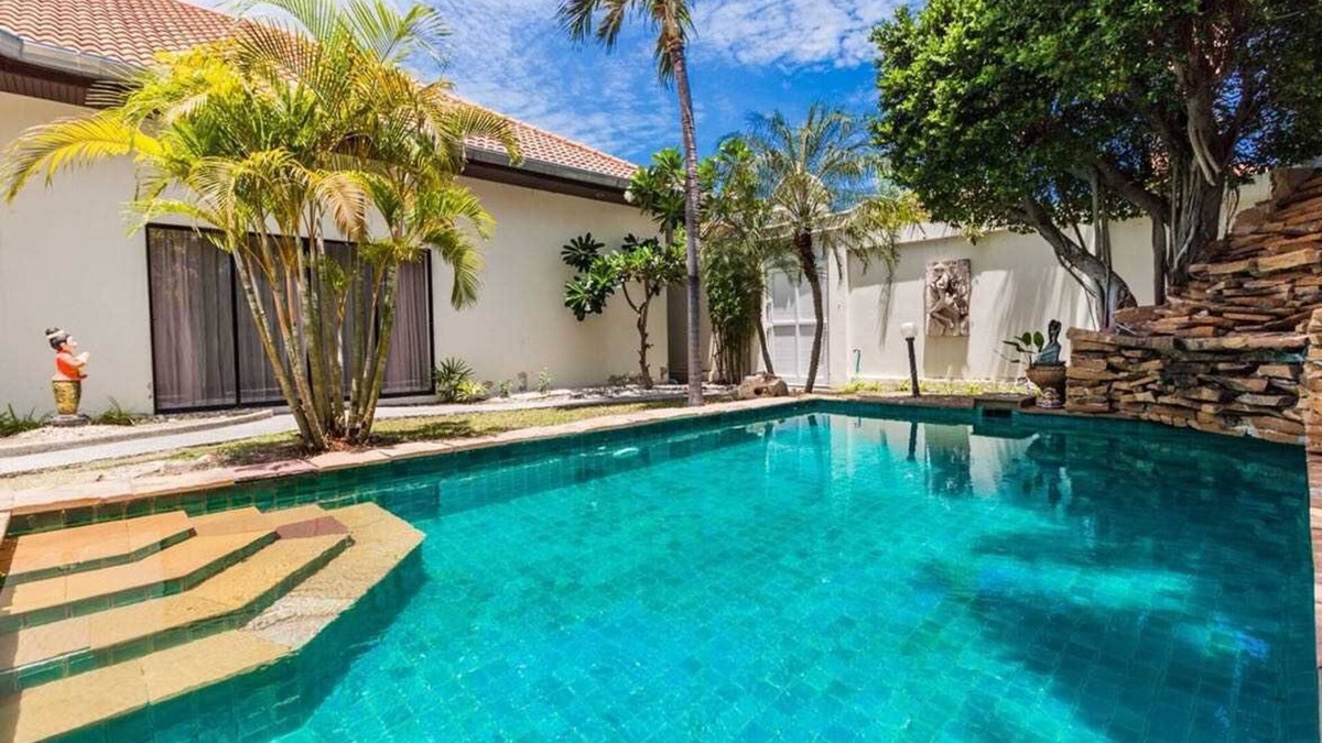 Pratumnak Hill House | Pattaya Luxury Villa with Private Beach芭提雅私家海滩别墅