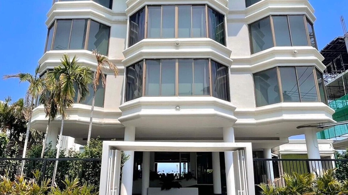 Pratumnak Hill Hotel | Pattaya Private Beachfront Property