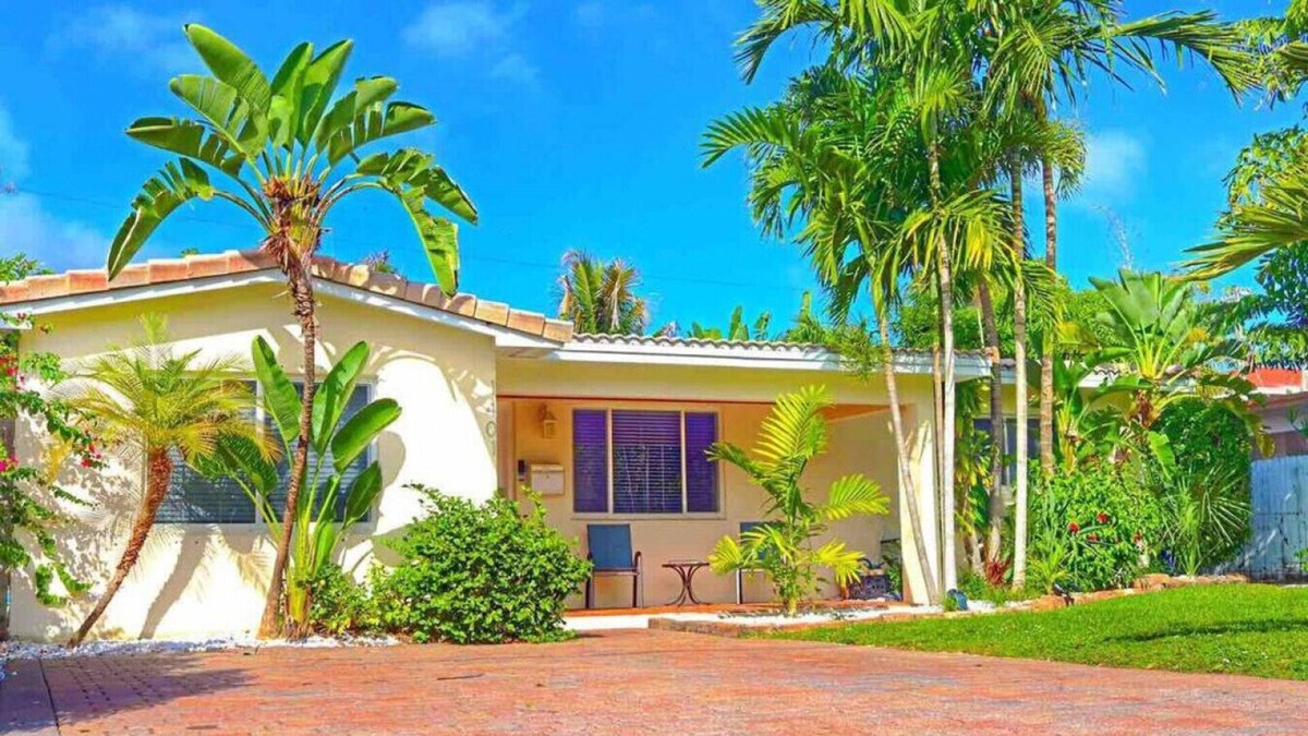 Poinsettia Heights House | Paul's Heated Above Ground Pool Pad (w/ Custom Sun Deck) - 3BR/2BA